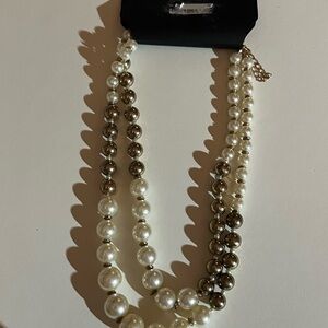 Elegant Pearl and Gold Necklace